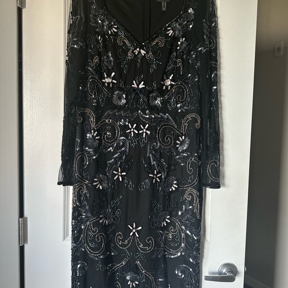 Adrianna Papell Black Silver Long Sleeve V-Neck Gown